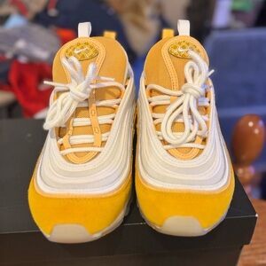 Airmax Yellow and White